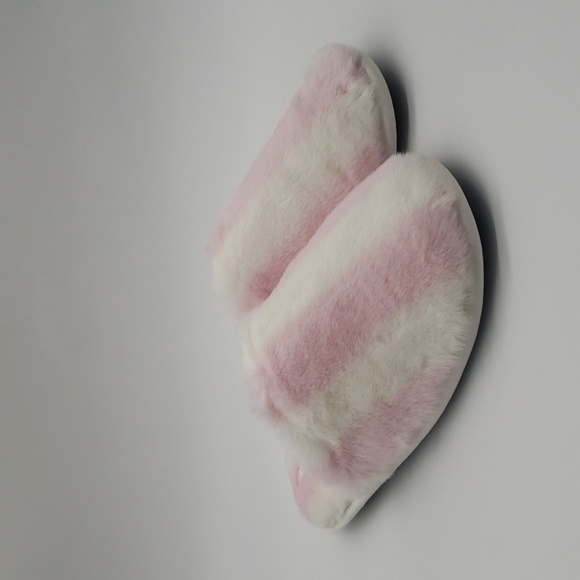 1237- Victoria's Secret Slippers Size M NWT - Picture 2 of 10